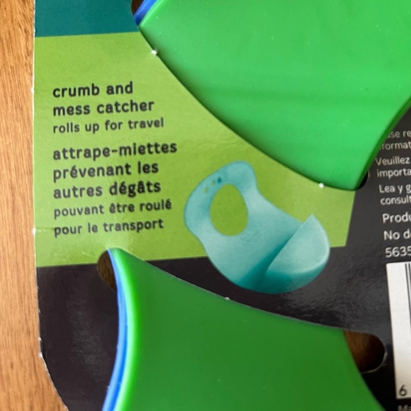 Tommee Tippee pack of 2 easily-roll silicone bibs. Easy wipe clean. BPA free.NEW - Picture 7 of 9